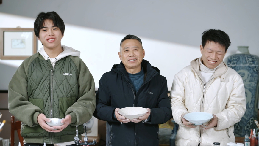 飞机滑行乘客非要上厕所并辱骂砸门,澳门码今晚开什么号码2,广泛的解释落实方法分析_VR版V1.79